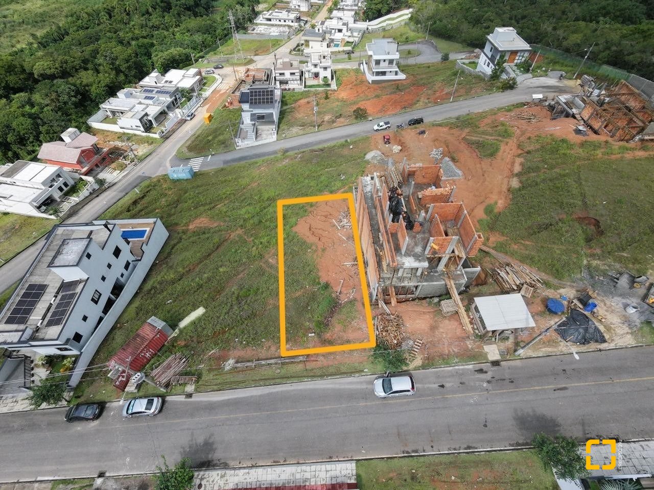 Terreno com 360m², no bairro Forquilhas em São José