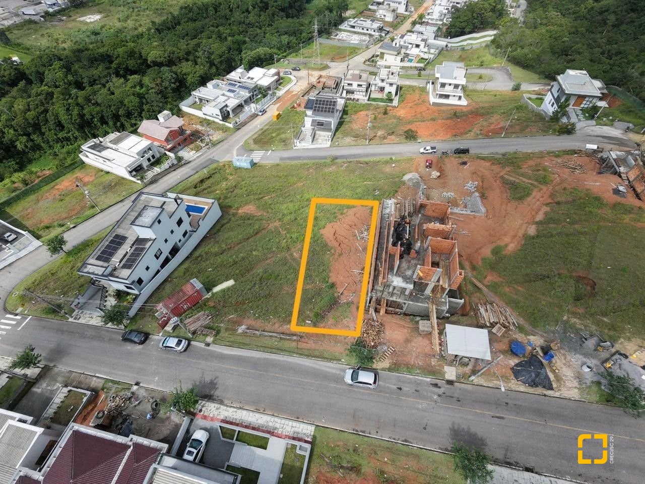 Terreno com 360m², no bairro Forquilhas em São José