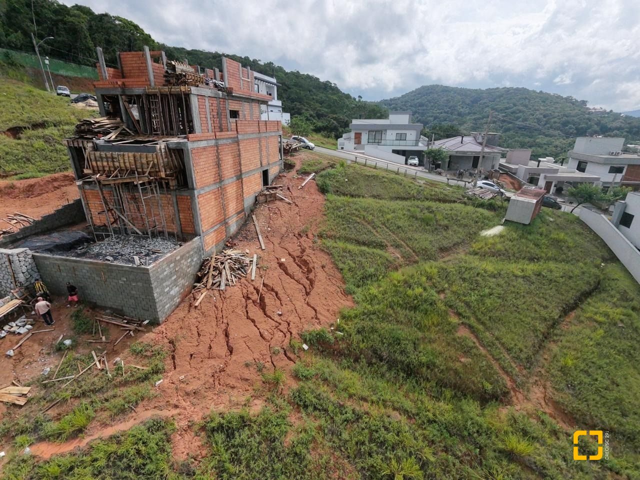 Terreno com 360m², no bairro Forquilhas em São José