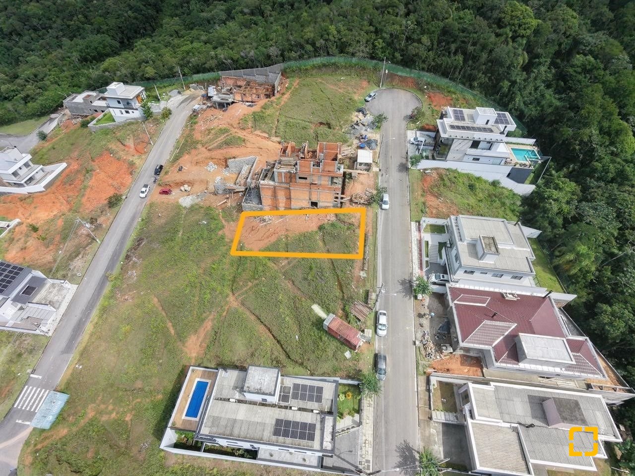 Terreno com 360m², no bairro Forquilhas em São José