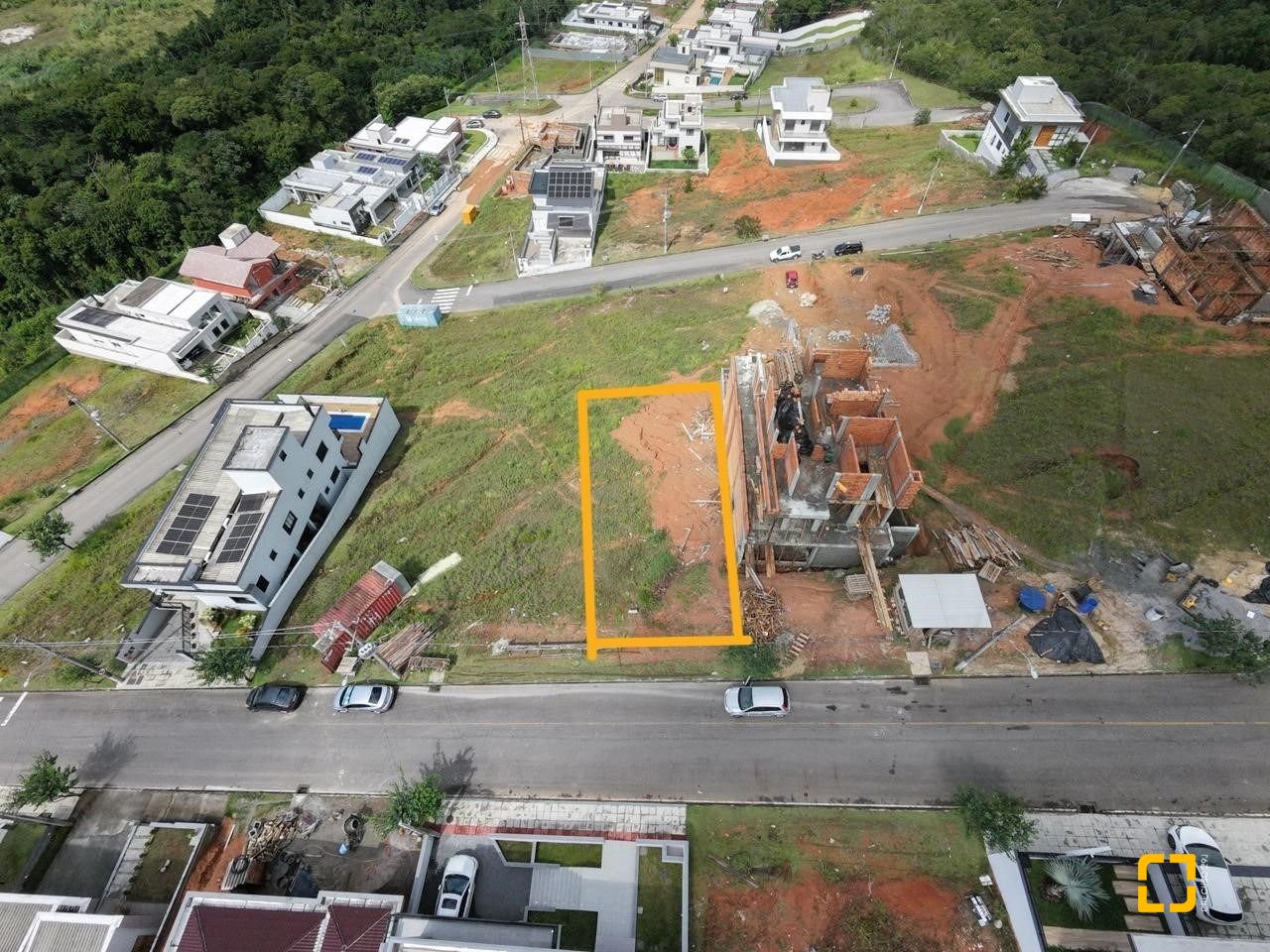Terreno com 360m², no bairro Forquilhas em São José