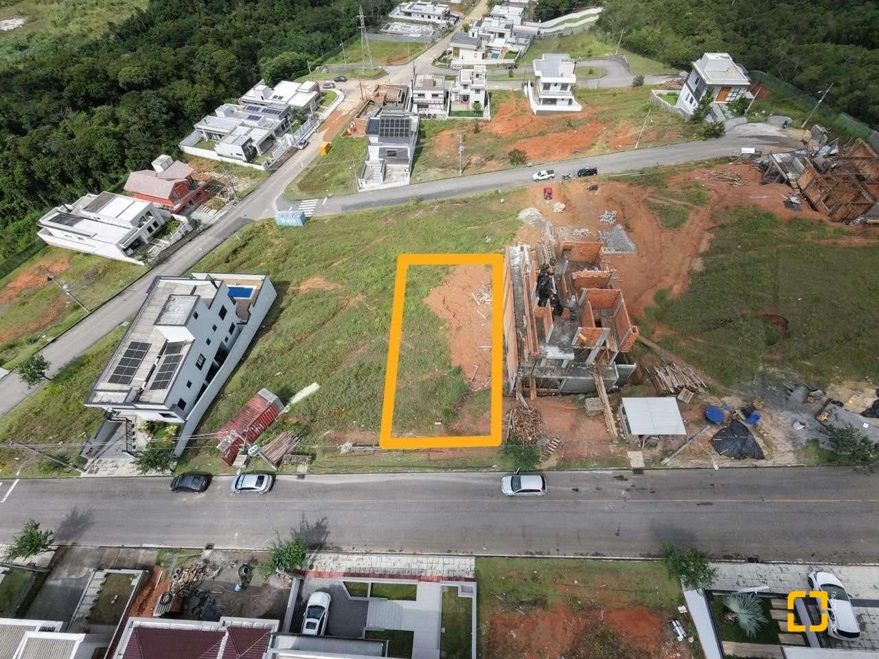 Terreno com 360m², no bairro Forquilhas em São José