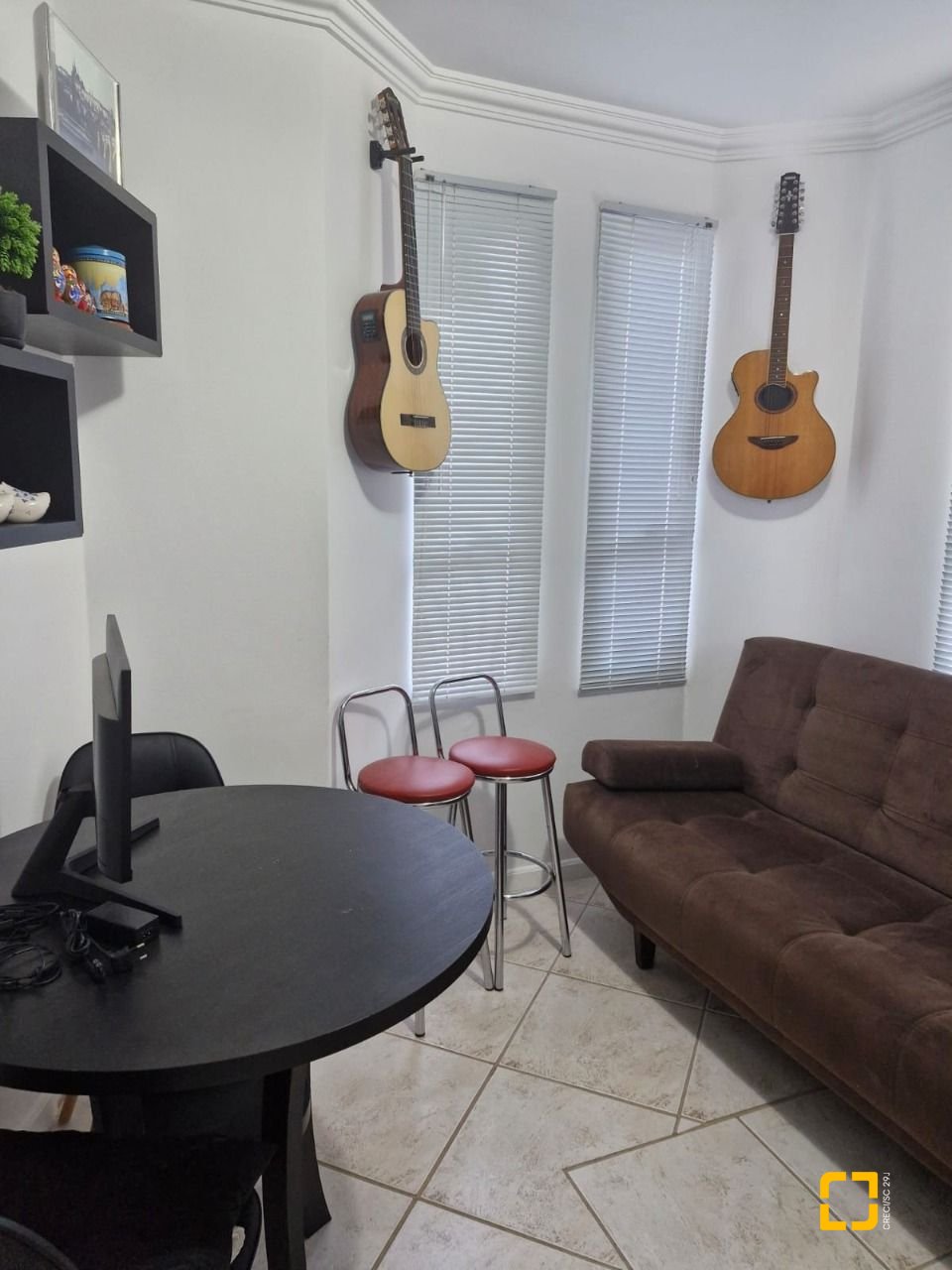 Casa com 240m², 5 quartos (sendo 1 suíte), 2 garagens, no bairro Santa Mônica em Florianópolis
