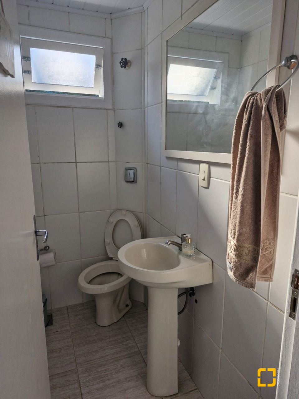Casa com 240m², 5 quartos (sendo 1 suíte), 2 garagens, no bairro Santa Mônica em Florianópolis