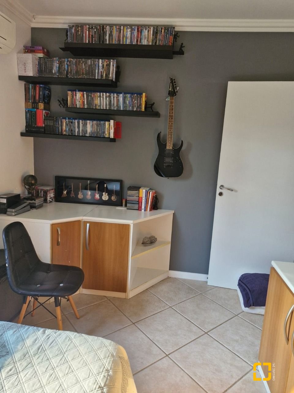 Casa com 240m², 5 quartos (sendo 1 suíte), 2 garagens, no bairro Santa Mônica em Florianópolis