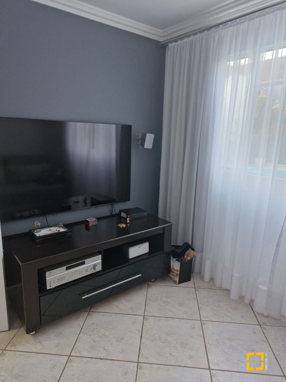 Casa com 240m², 5 quartos (sendo 1 suíte), 2 garagens, no bairro Santa Mônica em Florianópolis