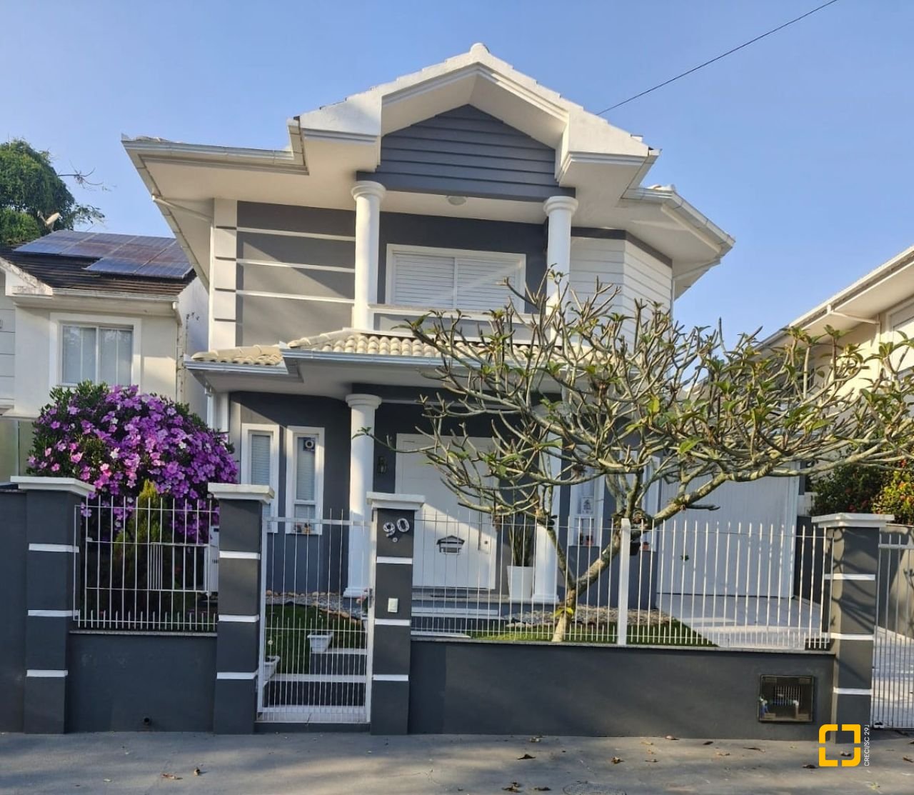 Casa com 240m², 5 quartos (sendo 1 suíte), 2 garagens, no bairro Santa Mônica em Florianópolis