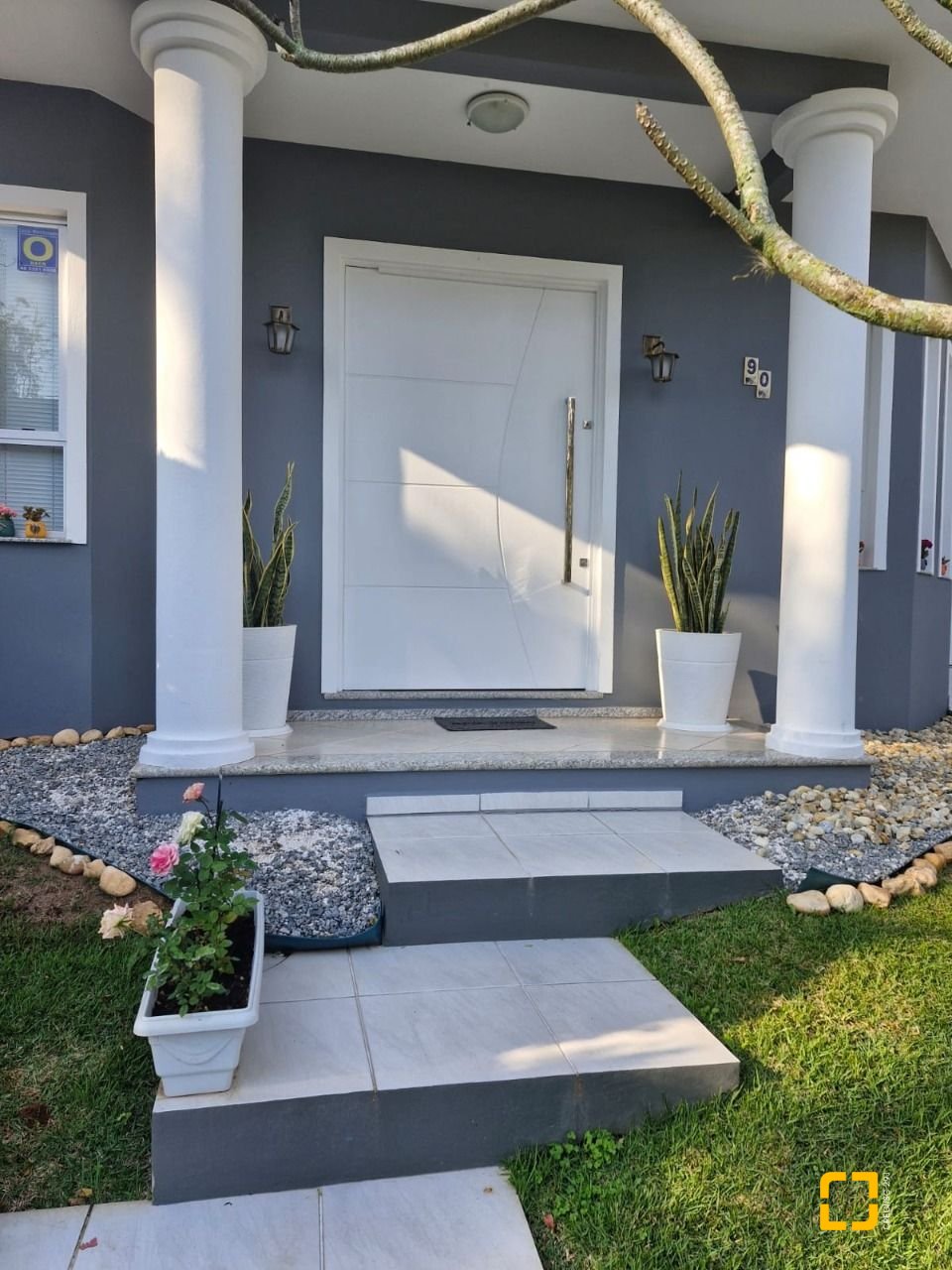 Casa com 240m², 5 quartos (sendo 1 suíte), 2 garagens, no bairro Santa Mônica em Florianópolis