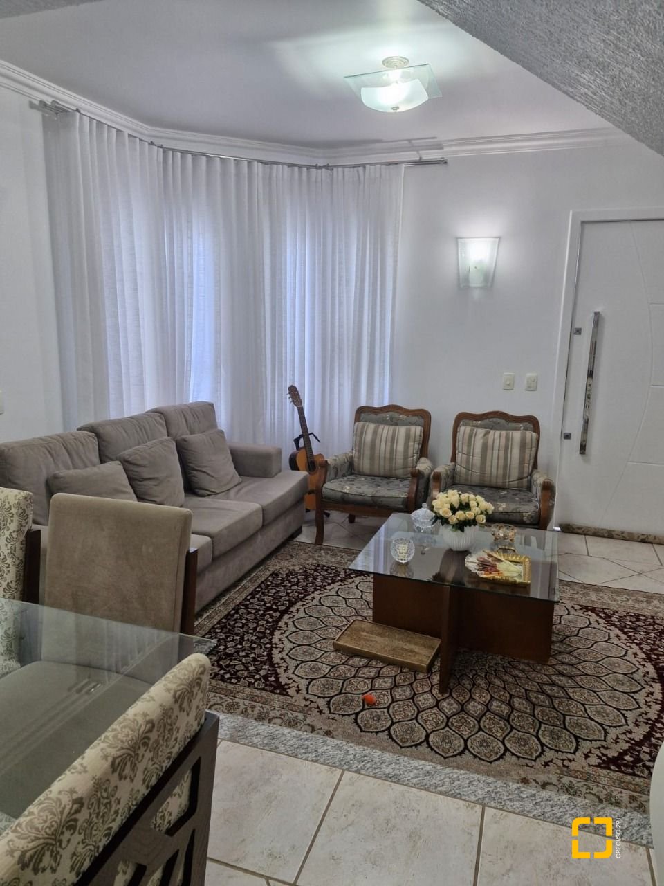 Casa com 240m², 5 quartos (sendo 1 suíte), 2 garagens, no bairro Santa Mônica em Florianópolis