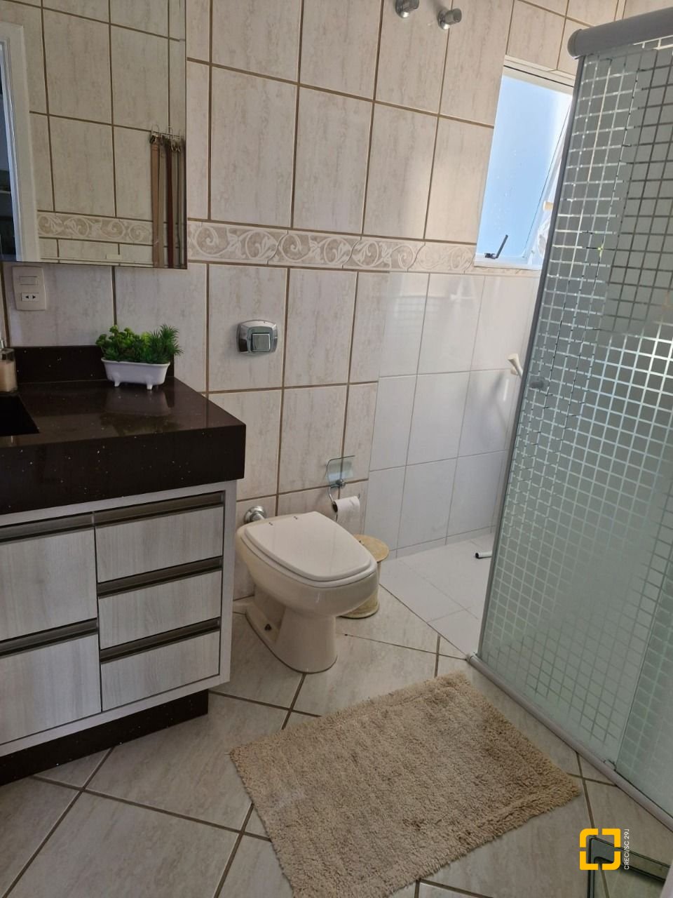 Casa com 240m², 5 quartos (sendo 1 suíte), 2 garagens, no bairro Santa Mônica em Florianópolis