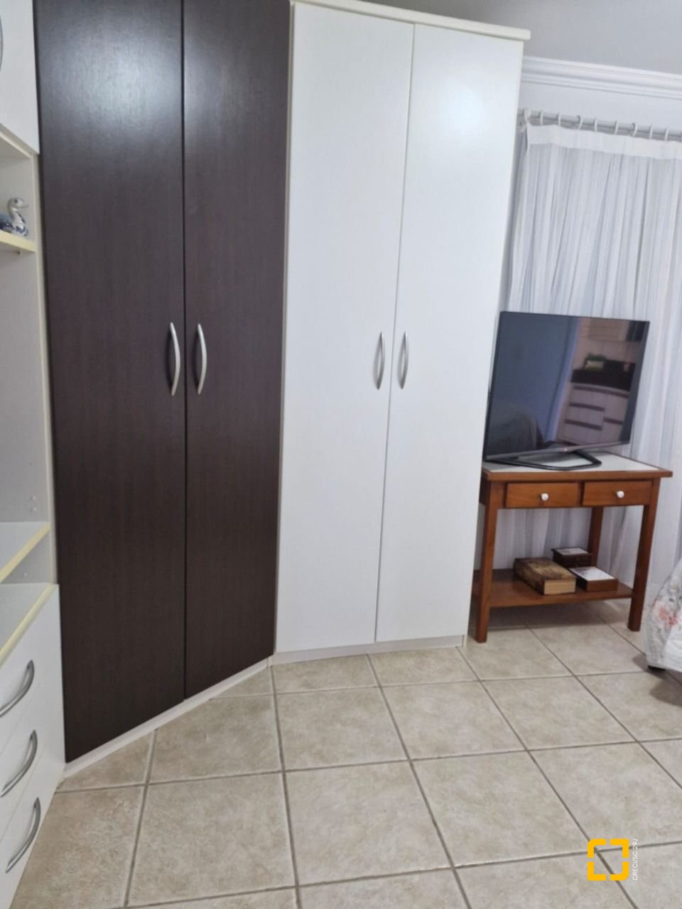 Casa com 240m², 5 quartos (sendo 1 suíte), 2 garagens, no bairro Santa Mônica em Florianópolis