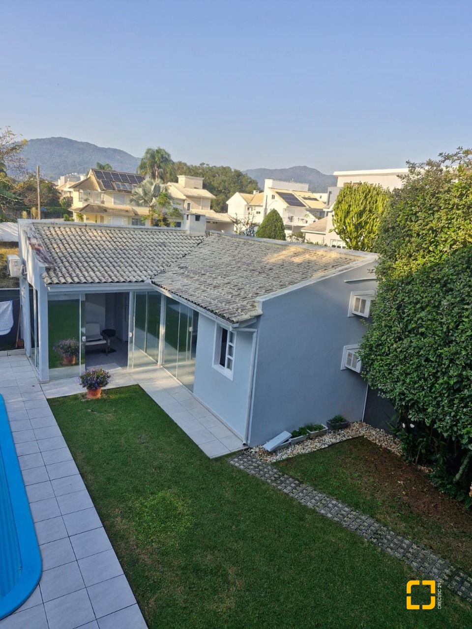 Casa com 240m², 5 quartos (sendo 1 suíte), 2 garagens, no bairro Santa Mônica em Florianópolis
