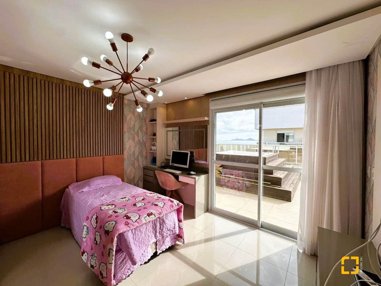 Cobertura com 367m², 3 quartos (sendo 3 suítes), 4 garagens, no bairro Estreito em Florianópolis