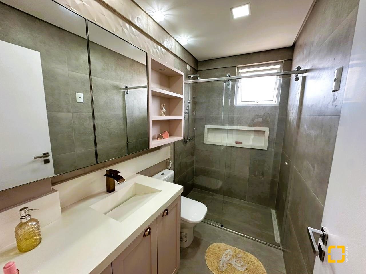 Cobertura com 367m², 3 quartos (sendo 3 suítes), 4 garagens, no bairro Estreito em Florianópolis