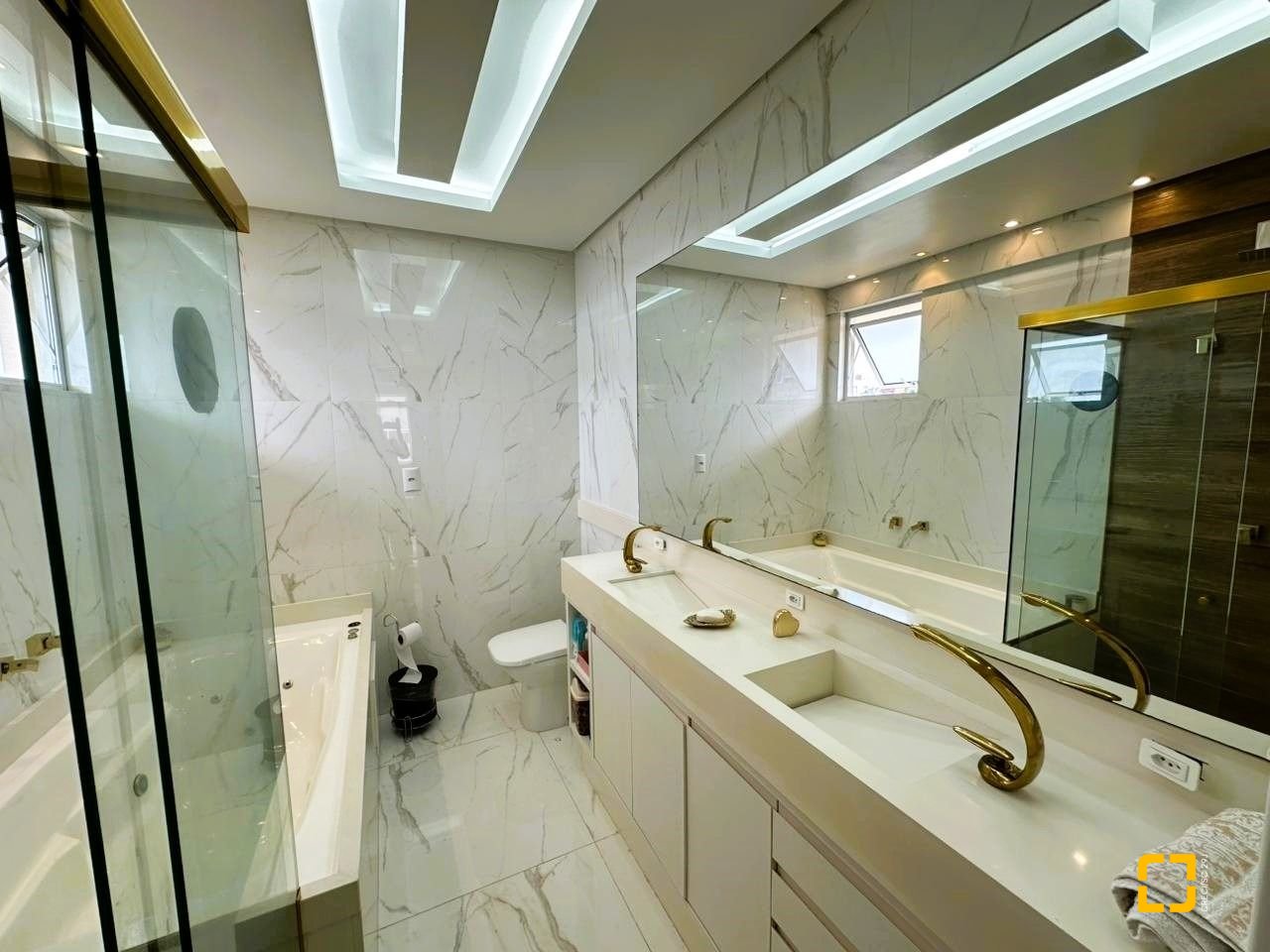 Cobertura com 367m², 3 quartos (sendo 3 suítes), 4 garagens, no bairro Estreito em Florianópolis