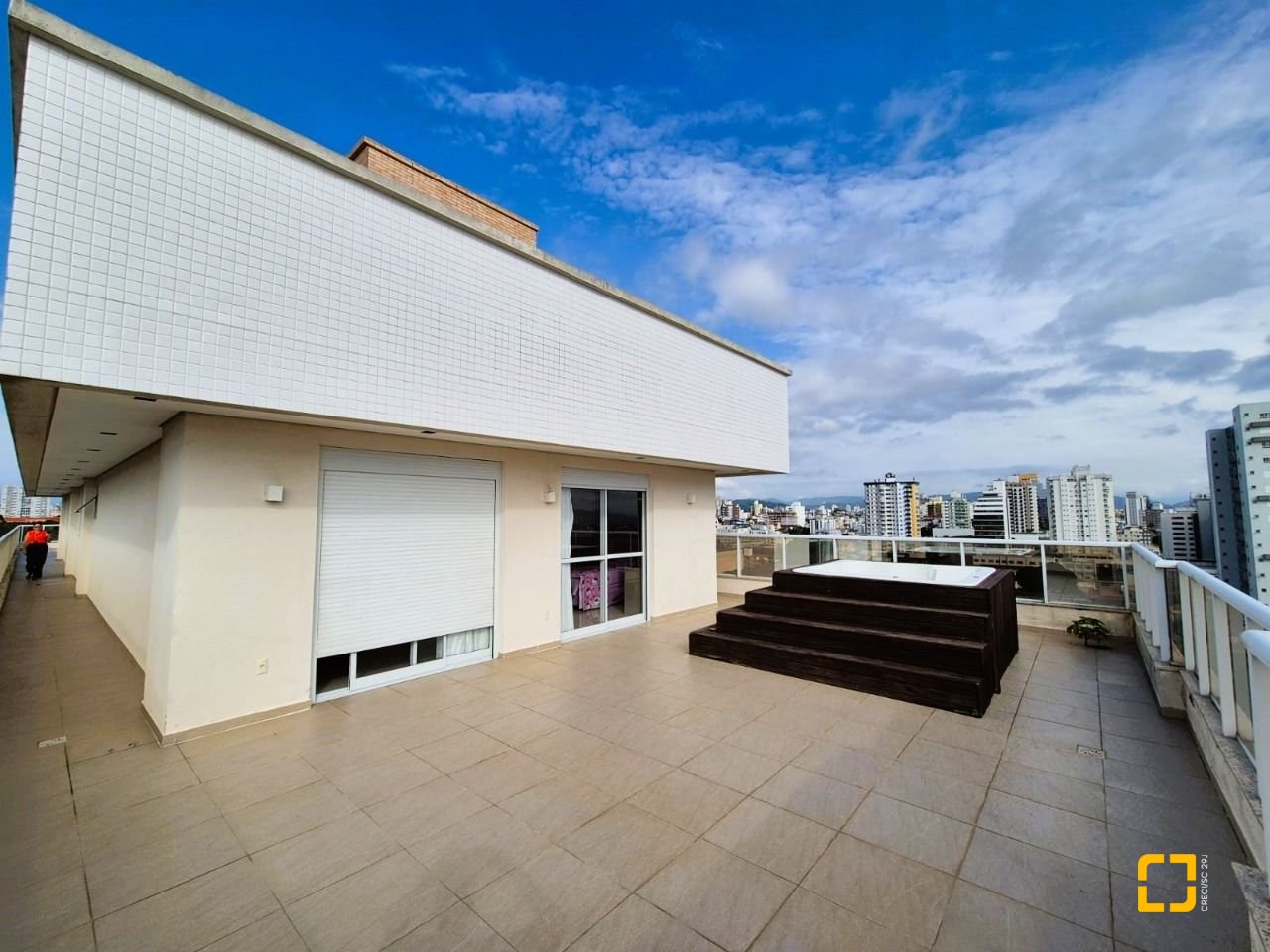 Cobertura com 367m², 3 quartos (sendo 3 suítes), 4 garagens, no bairro Estreito em Florianópolis