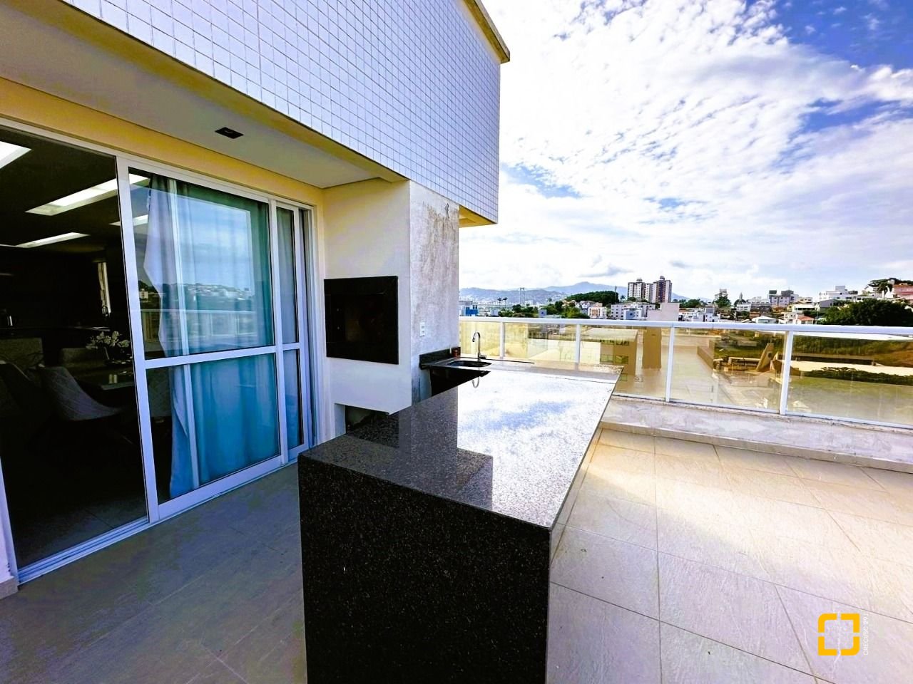 Cobertura com 367m², 3 quartos (sendo 3 suítes), 4 garagens, no bairro Estreito em Florianópolis