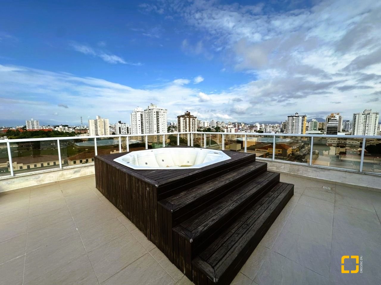 Cobertura com 367m², 3 quartos (sendo 3 suítes), 4 garagens, no bairro Estreito em Florianópolis