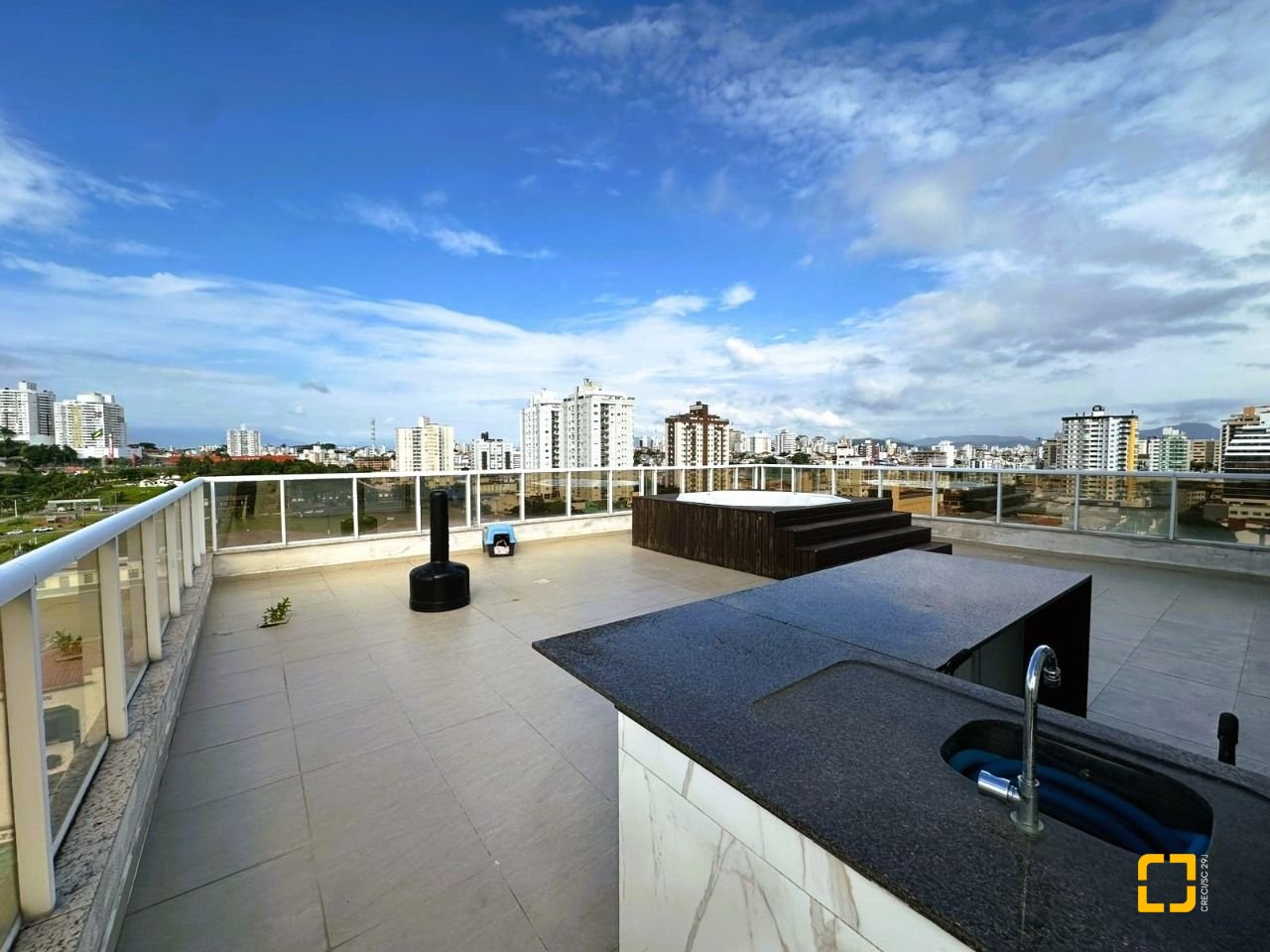 Cobertura com 367m², 3 quartos (sendo 3 suítes), 4 garagens, no bairro Estreito em Florianópolis
