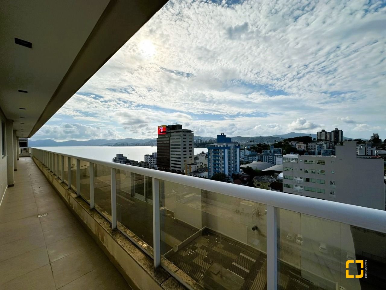 Cobertura com 367m², 3 quartos (sendo 3 suítes), 4 garagens, no bairro Estreito em Florianópolis