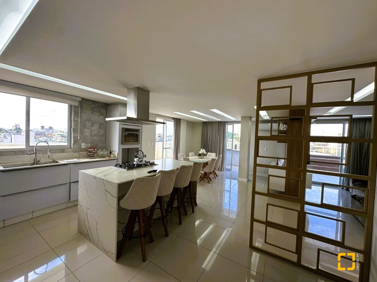 Cobertura com 367m², 3 quartos (sendo 3 suítes), 4 garagens, no bairro Estreito em Florianópolis