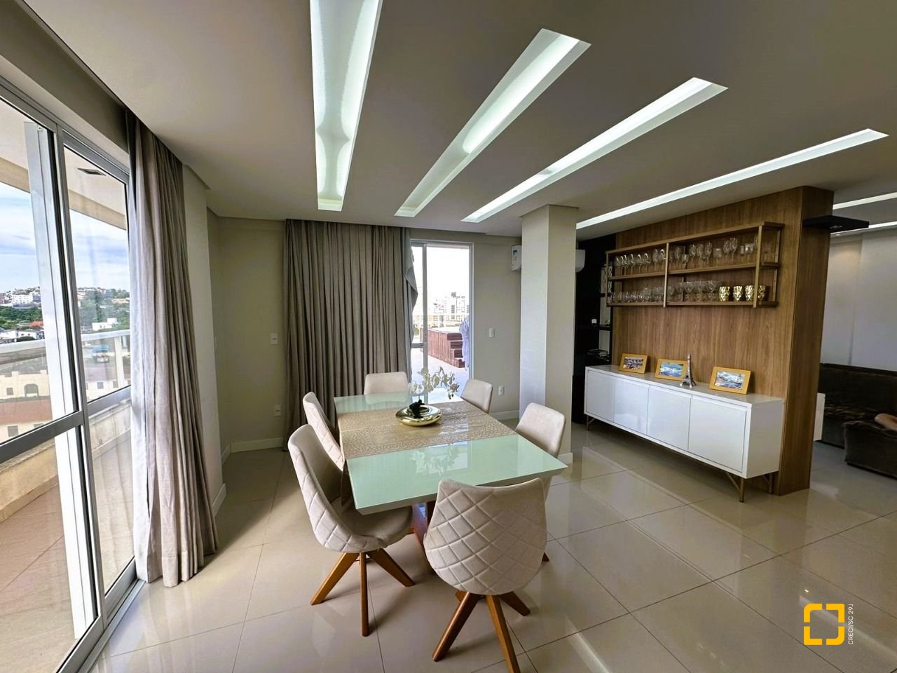 Cobertura com 367m², 3 quartos (sendo 3 suítes), 4 garagens, no bairro Estreito em Florianópolis