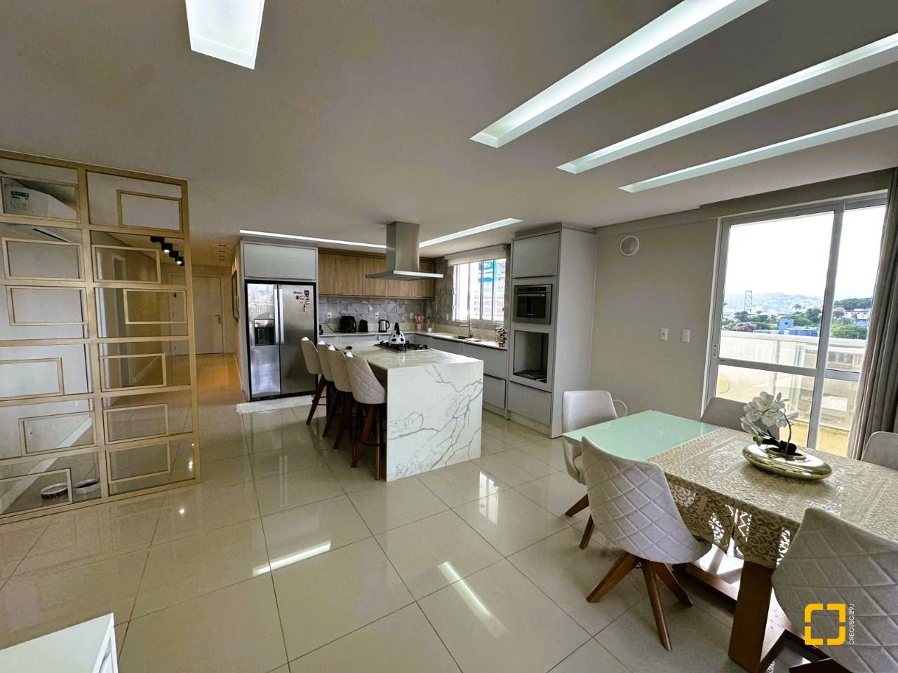 Cobertura com 367m², 3 quartos (sendo 3 suítes), 4 garagens, no bairro Estreito em Florianópolis