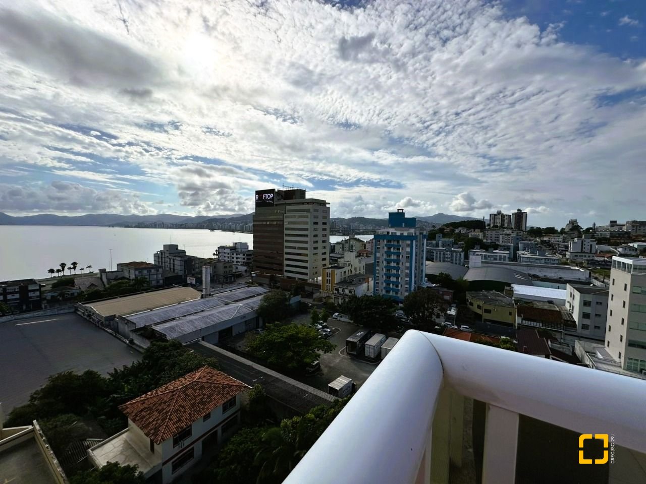 Cobertura com 367m², 3 quartos (sendo 3 suítes), 4 garagens, no bairro Estreito em Florianópolis
