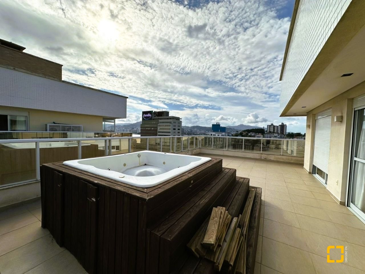 Cobertura com 367m², 3 quartos (sendo 3 suítes), 4 garagens, no bairro Estreito em Florianópolis