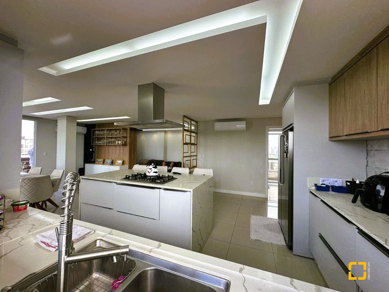 Cobertura com 367m², 3 quartos (sendo 3 suítes), 4 garagens, no bairro Estreito em Florianópolis