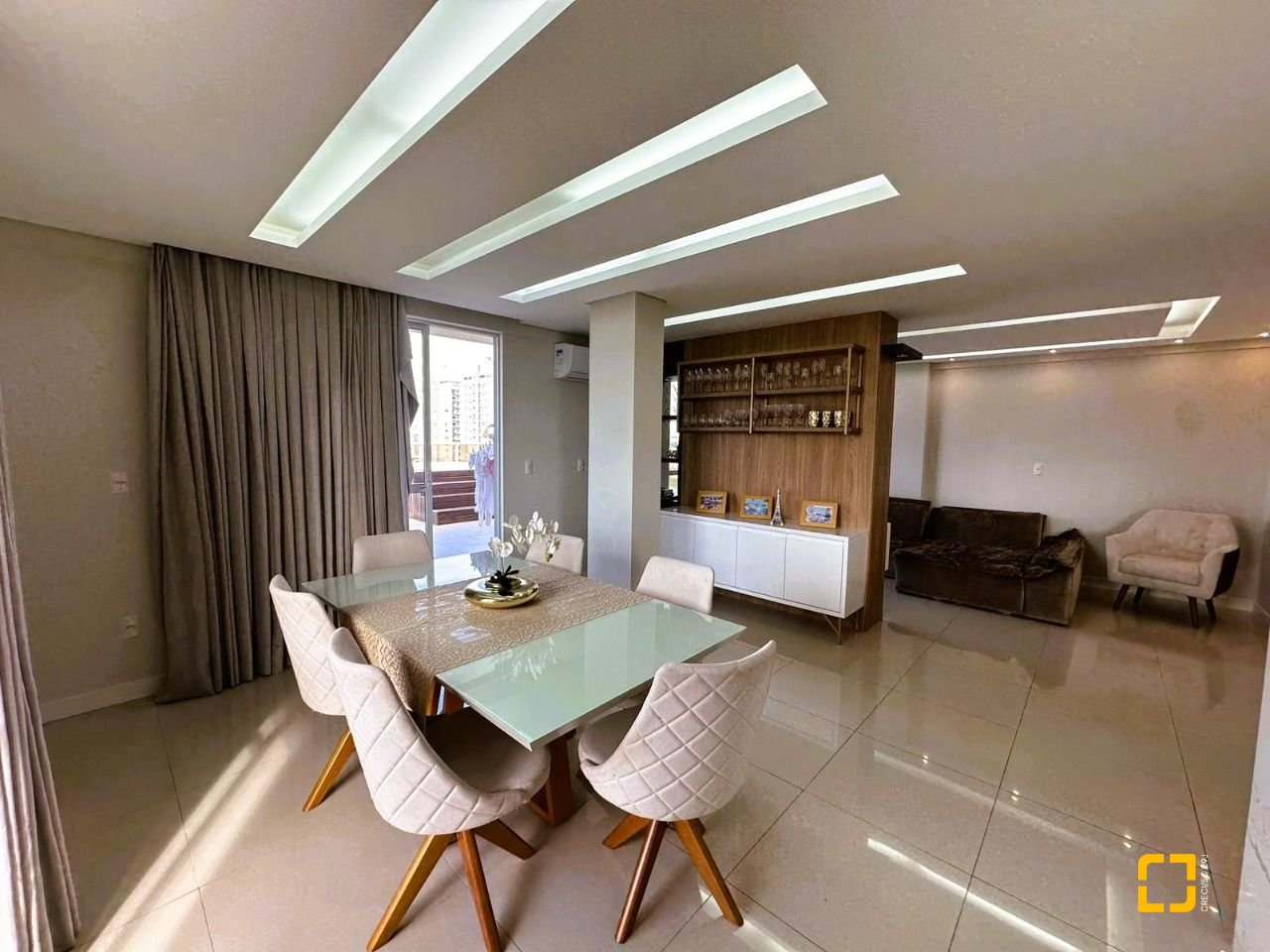 Cobertura com 367m², 3 quartos (sendo 3 suítes), 4 garagens, no bairro Estreito em Florianópolis