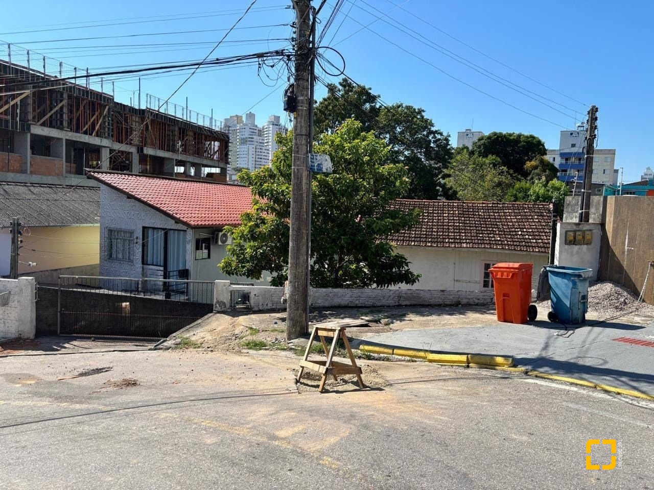 Terreno com 593m², no bairro Capoeiras em Florianópolis