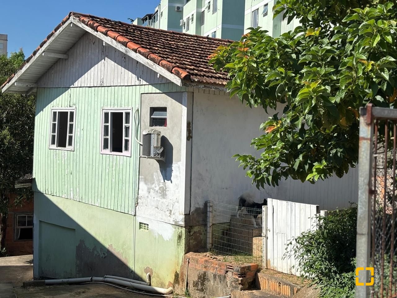 Terreno com 593m², no bairro Capoeiras em Florianópolis