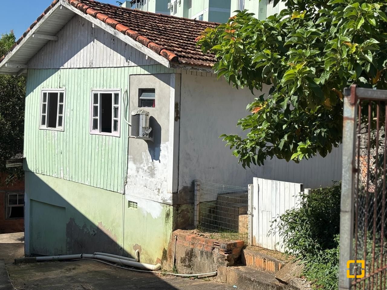 Terreno com 593m², no bairro Capoeiras em Florianópolis