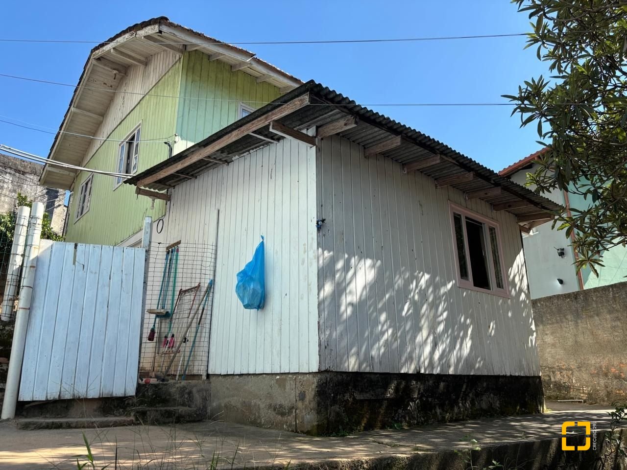 Terreno com 593m², no bairro Capoeiras em Florianópolis