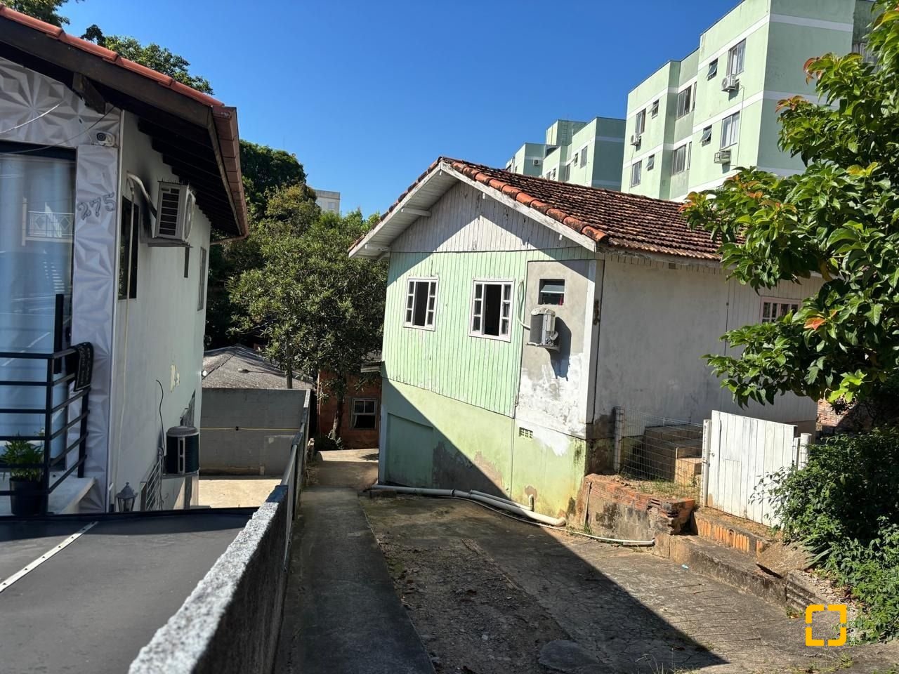 Terreno com 593m², no bairro Capoeiras em Florianópolis