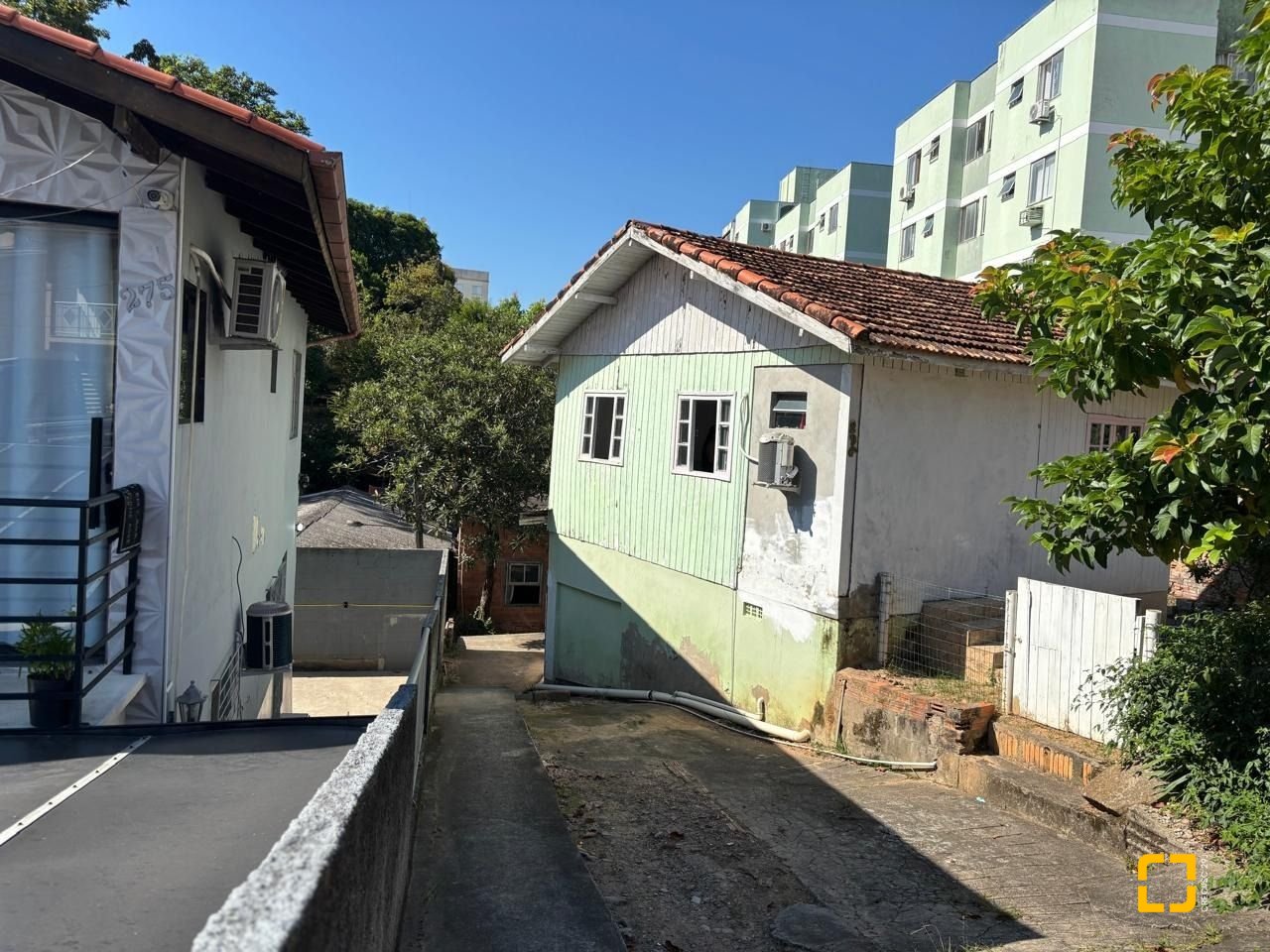 Terreno com 593m², no bairro Capoeiras em Florianópolis