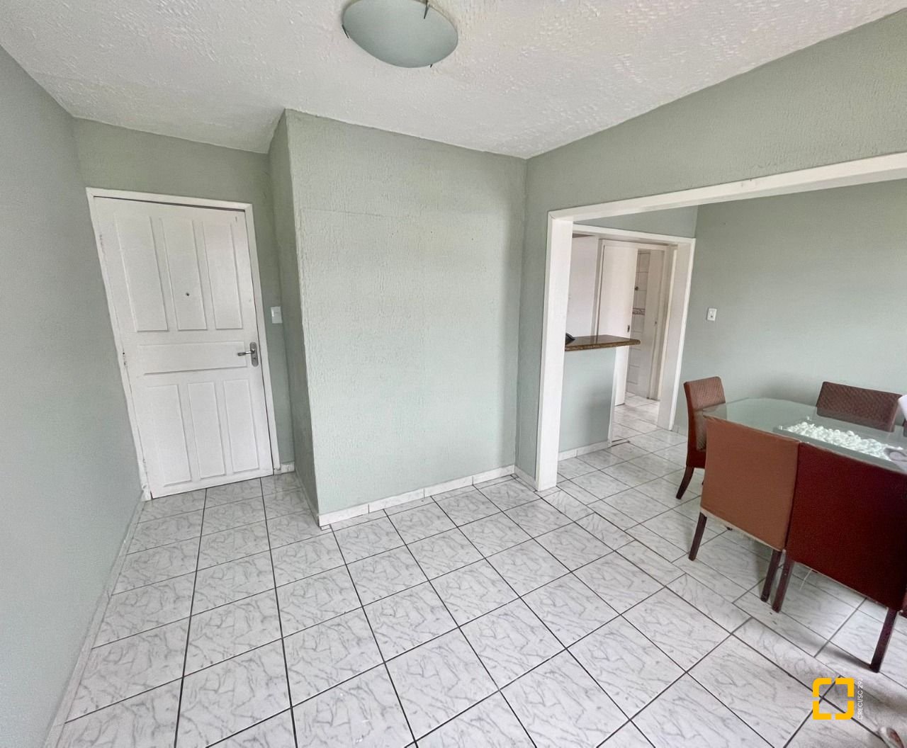 Apartamento com 48m², 2 quartos, 1 garagem, no bairro Barreiros em São José