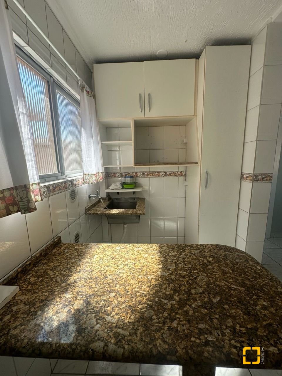 Apartamento com 48m², 2 quartos, 1 garagem, no bairro Barreiros em São José