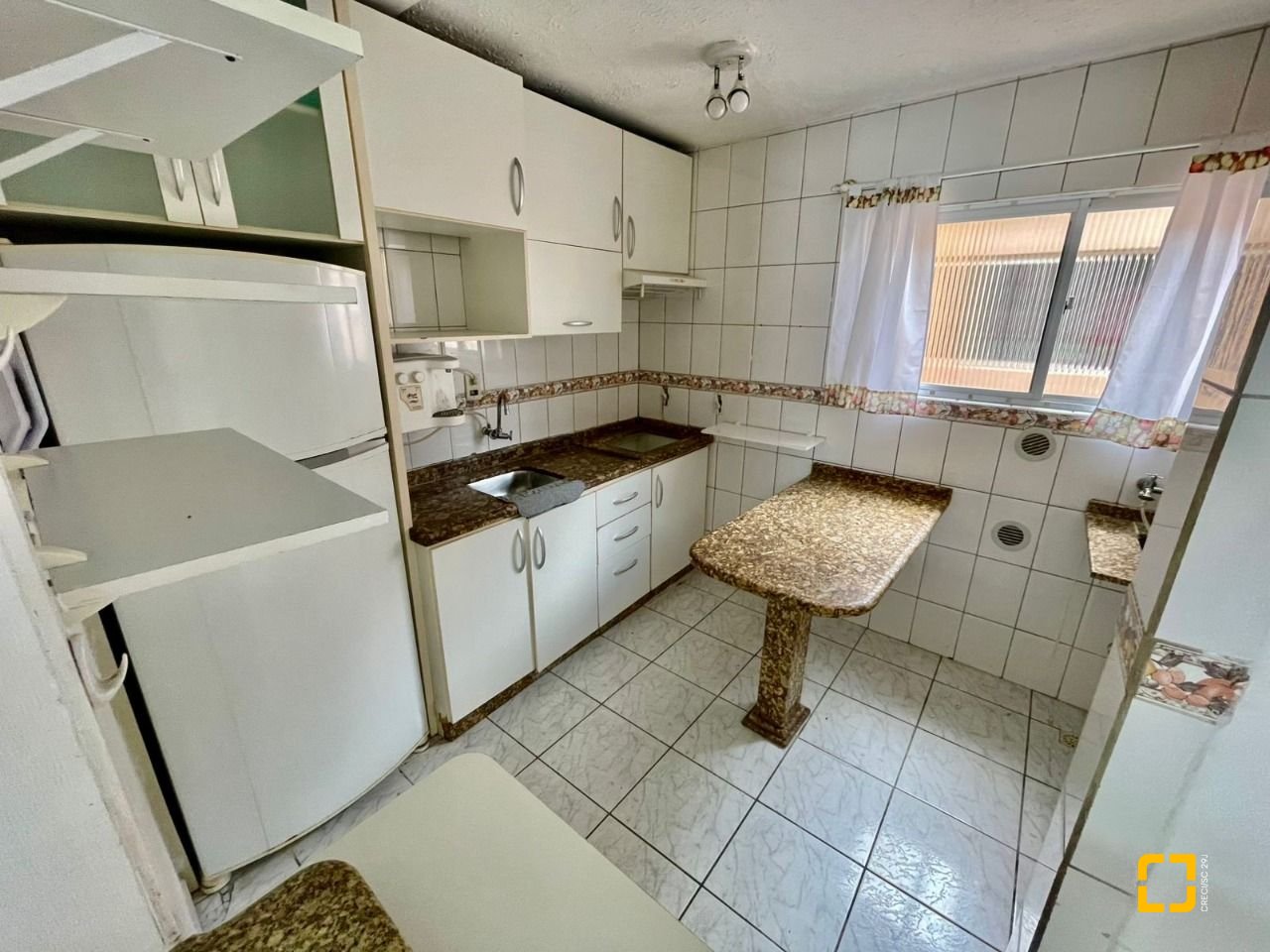 Apartamento com 48m², 2 quartos, 1 garagem, no bairro Barreiros em São José