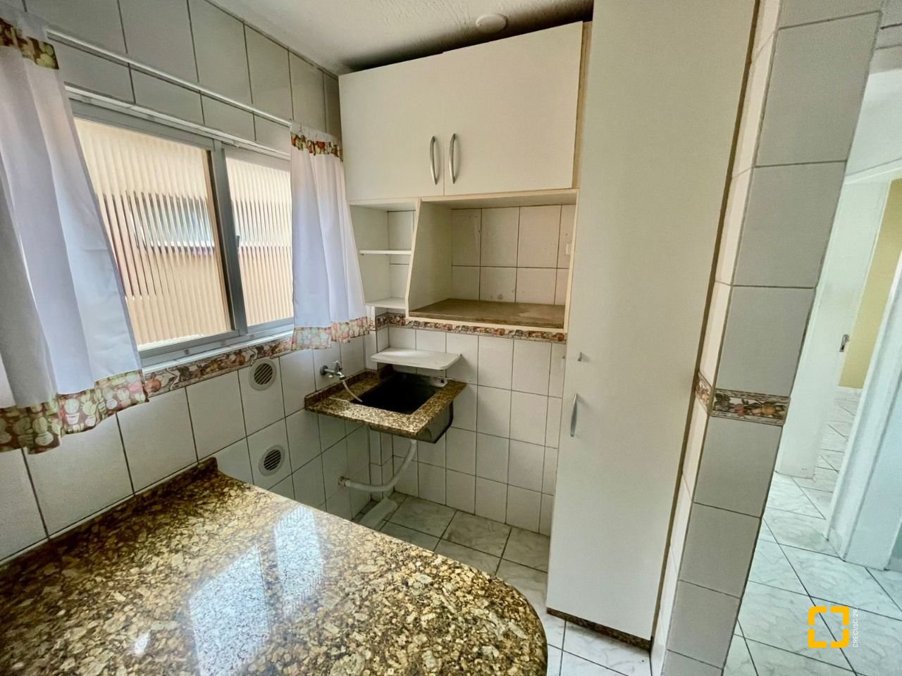 Apartamento com 48m², 2 quartos, 1 garagem, no bairro Barreiros em São José