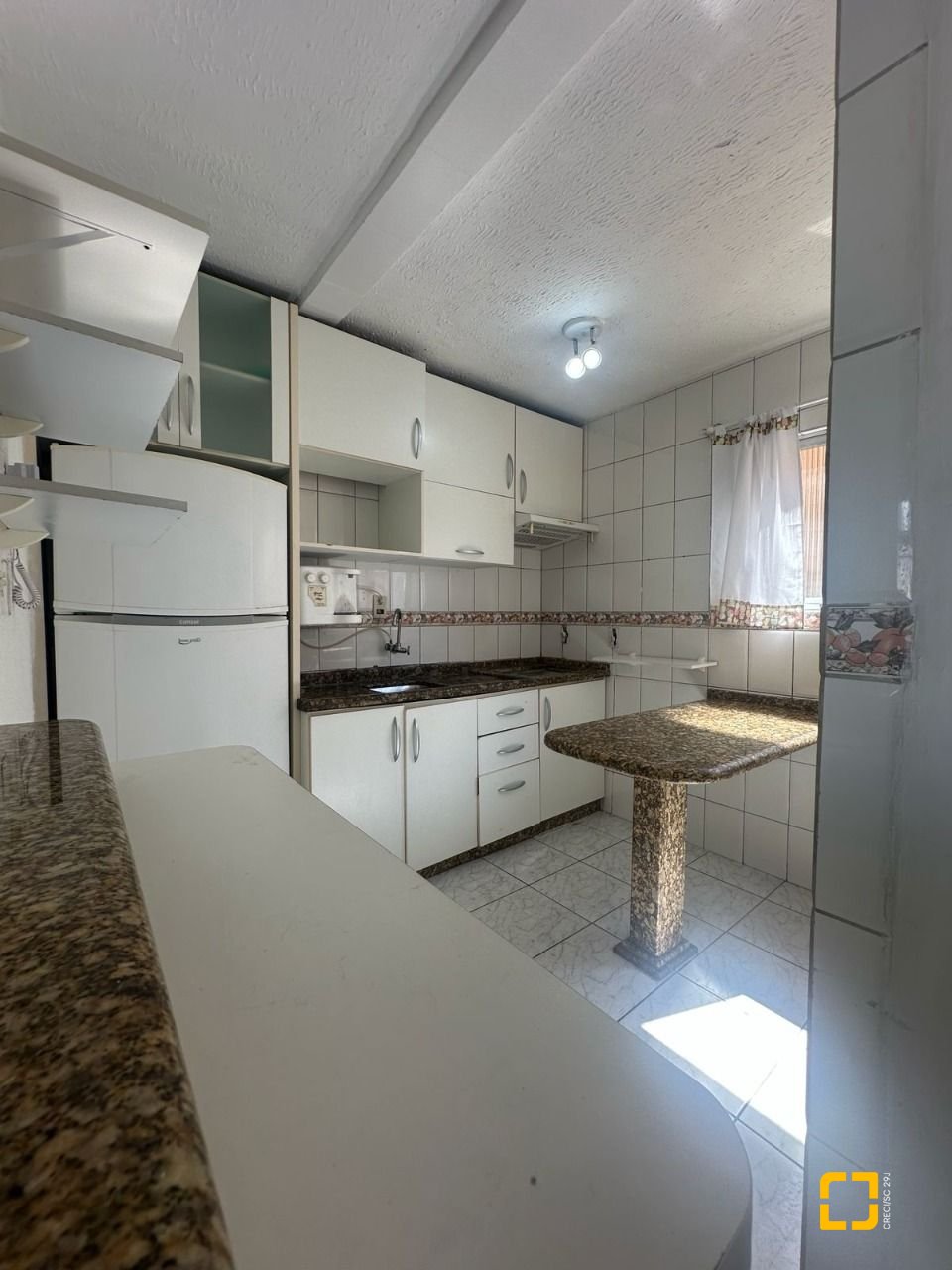 Apartamento com 48m², 2 quartos, 1 garagem, no bairro Barreiros em São José