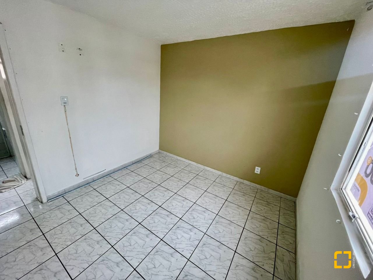 Apartamento com 48m², 2 quartos, 1 garagem, no bairro Barreiros em São José