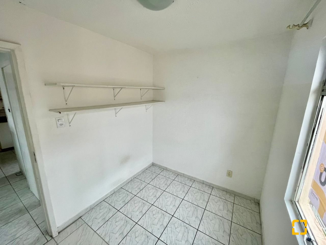 Apartamento com 48m², 2 quartos, 1 garagem, no bairro Barreiros em São José
