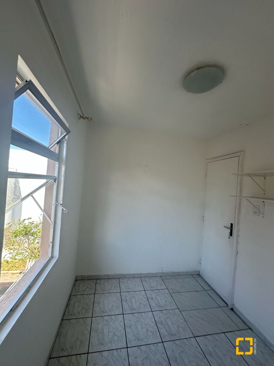 Apartamento com 48m², 2 quartos, 1 garagem, no bairro Barreiros em São José