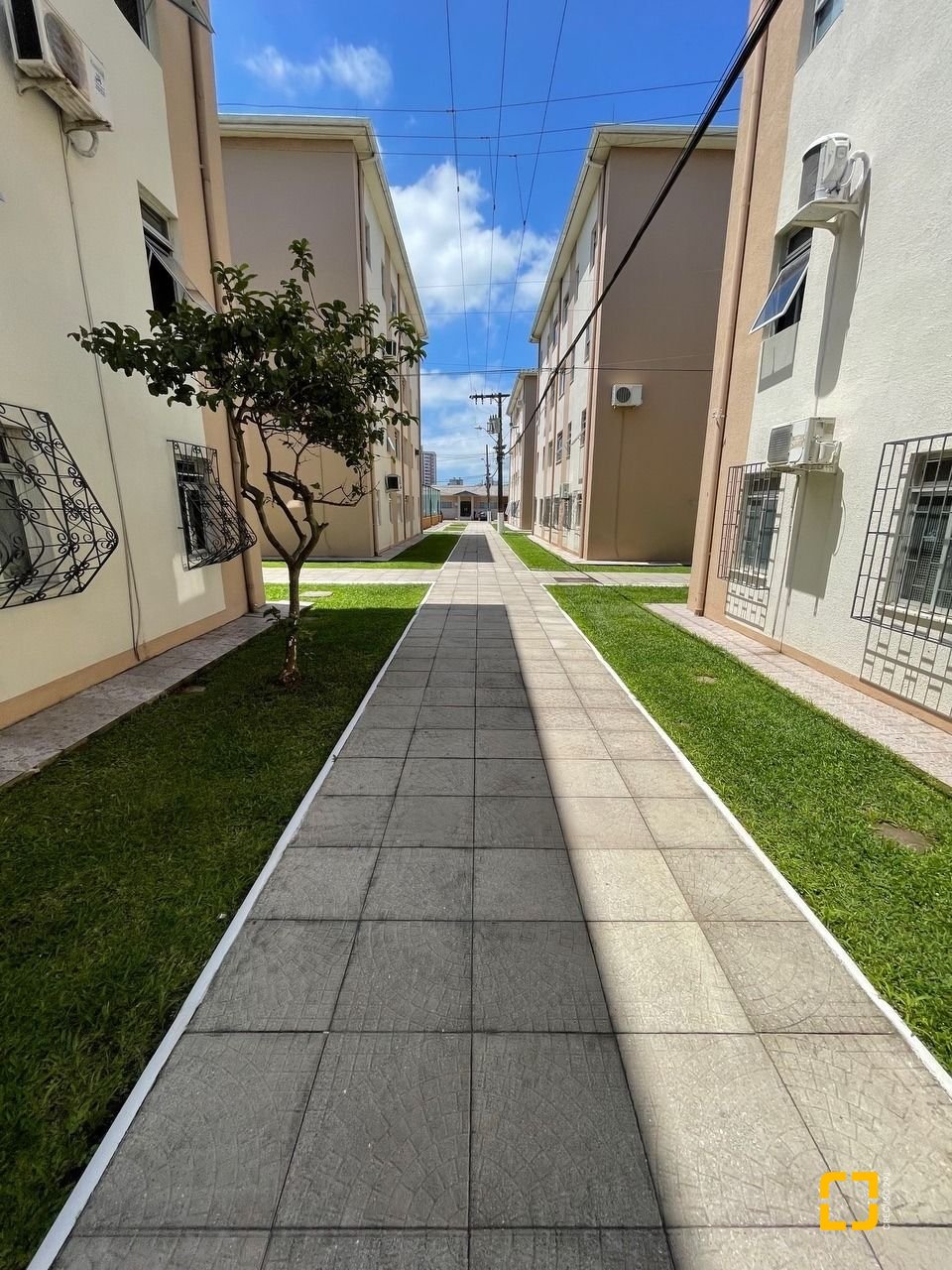 Apartamento com 48m², 2 quartos, 1 garagem, no bairro Barreiros em São José