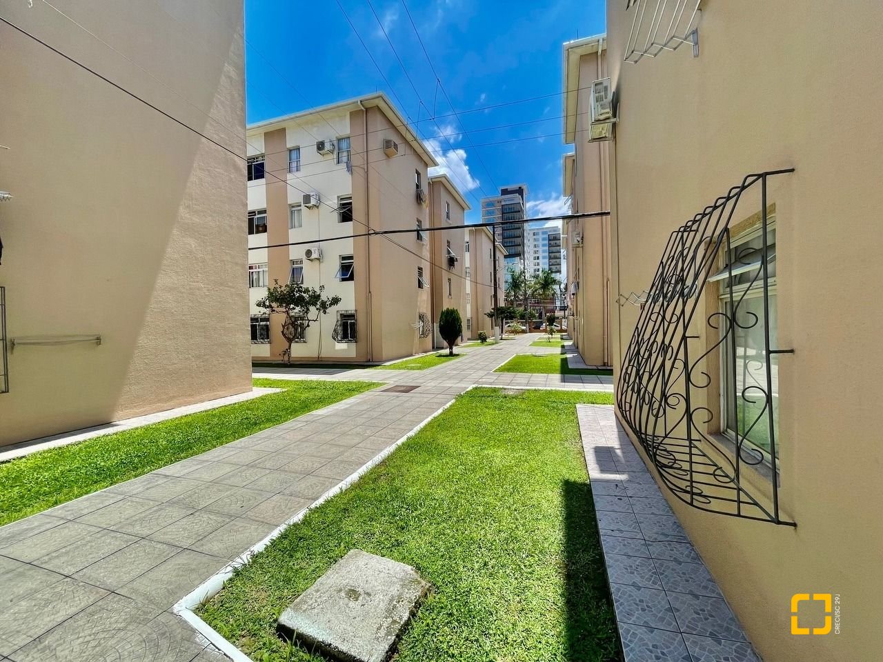 Apartamento com 48m², 2 quartos, 1 garagem, no bairro Barreiros em São José