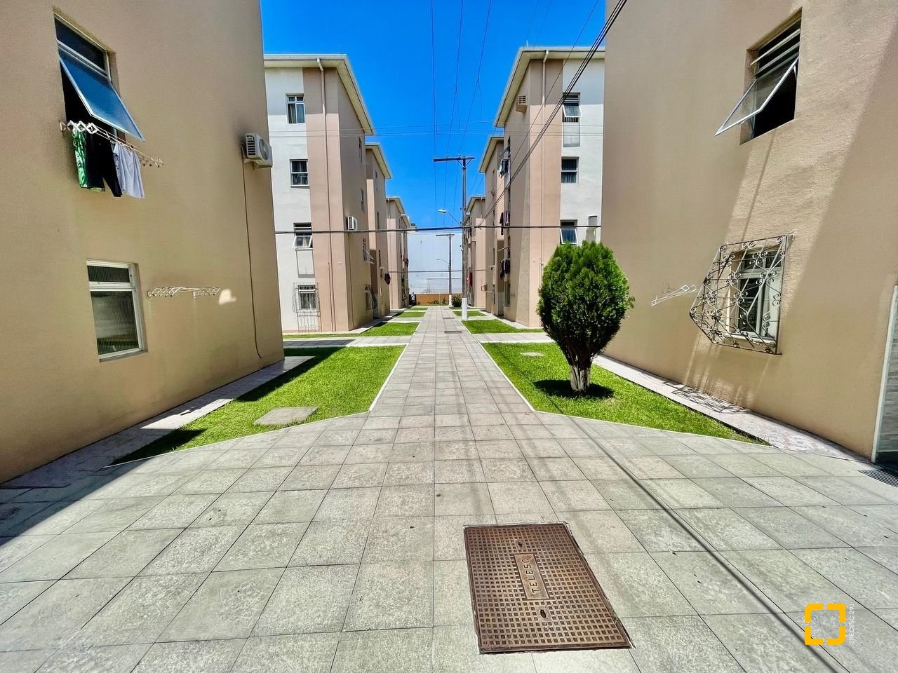 Apartamento com 48m², 2 quartos, 1 garagem, no bairro Barreiros em São José