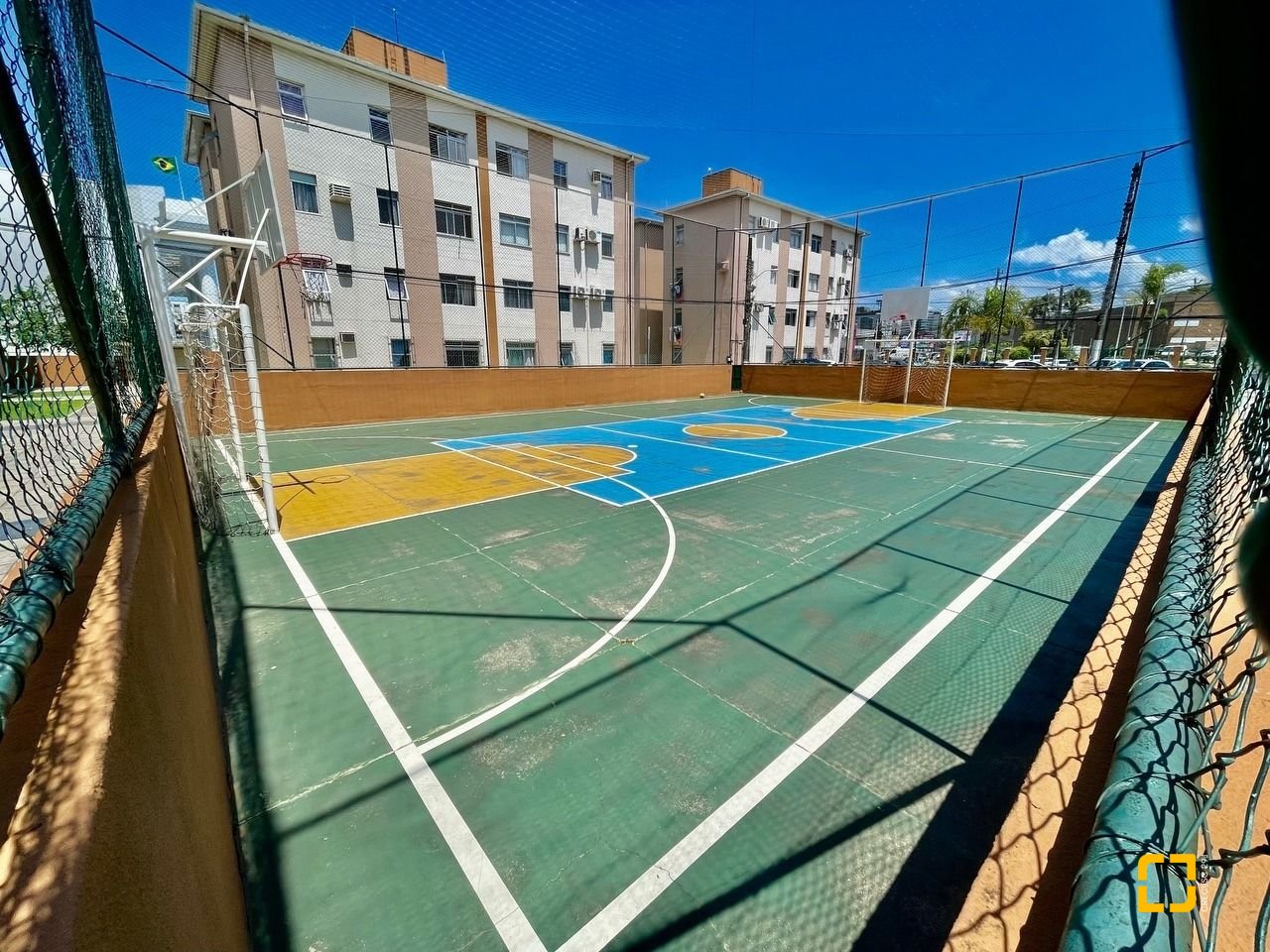 Apartamento com 48m², 2 quartos, 1 garagem, no bairro Barreiros em São José