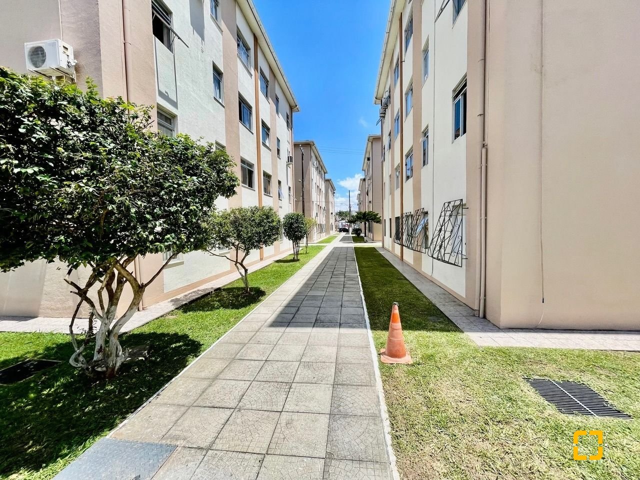 Apartamento com 48m², 2 quartos, 1 garagem, no bairro Barreiros em São José